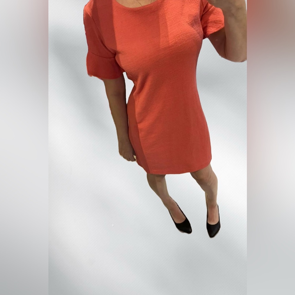 Tahari Dress Women size 6 sheath coral
Flutter bell Sleeve Stretch Back
Zip - Picture 3 of 13